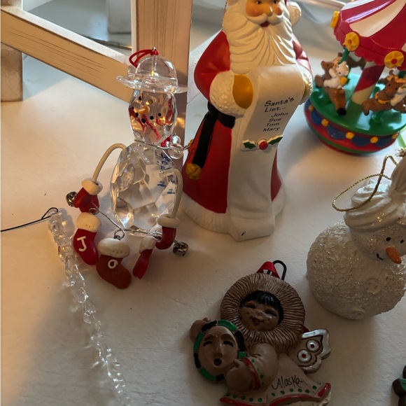 LOT OF 20 VINTAGE CHRISTMAS ORNAMENTS! 
Festive Christmas Ornaments Collection - Picture 6 of 10